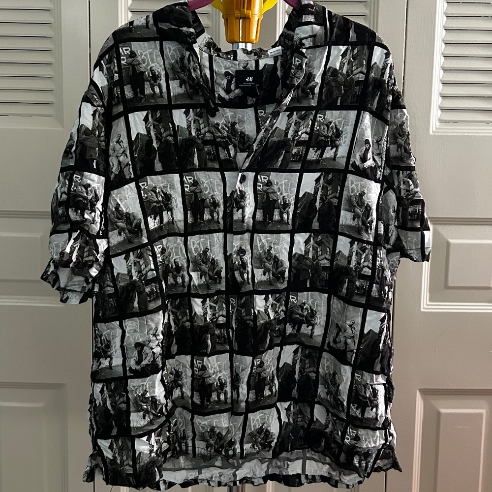 X-Large H&M Black Polaroid Print Button Down